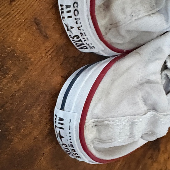 Converse women 11 White and Red Sneakers - Picture 6 of 8